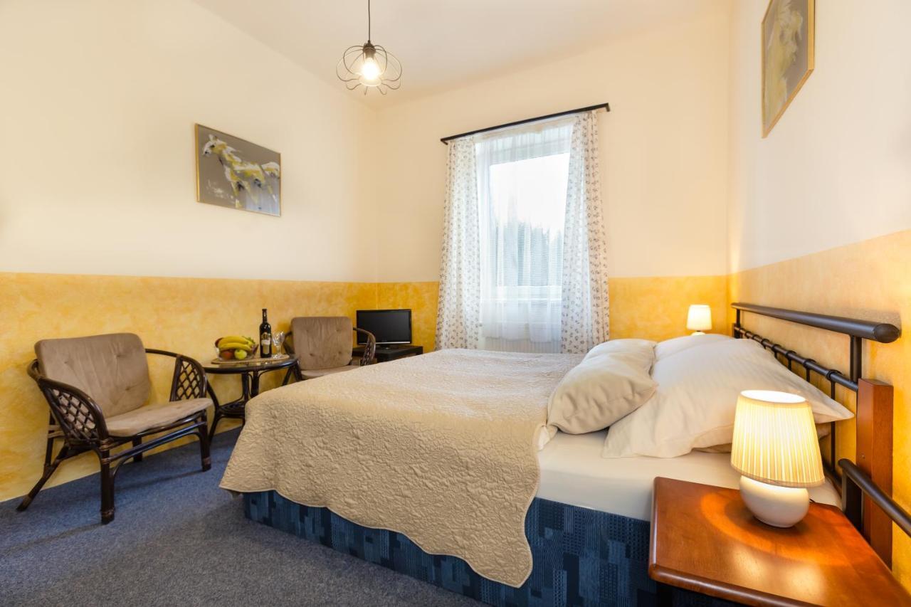 Hotel Atlas Ceske Budejovice Buitenkant foto