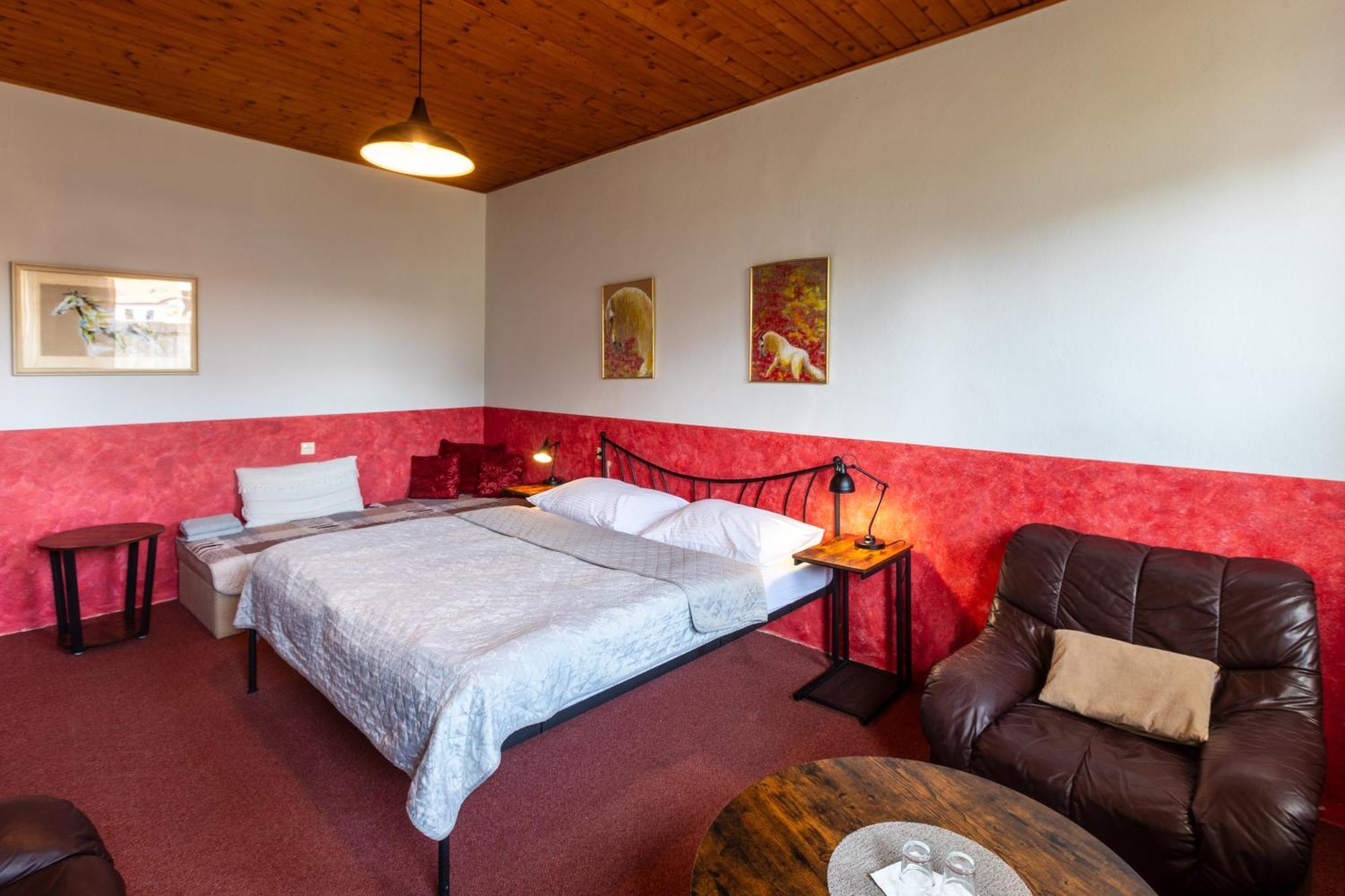 Hotel Atlas Ceske Budejovice Buitenkant foto